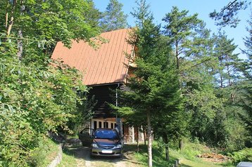 Slovensko Chata Súľov - Hradná, Exteriér